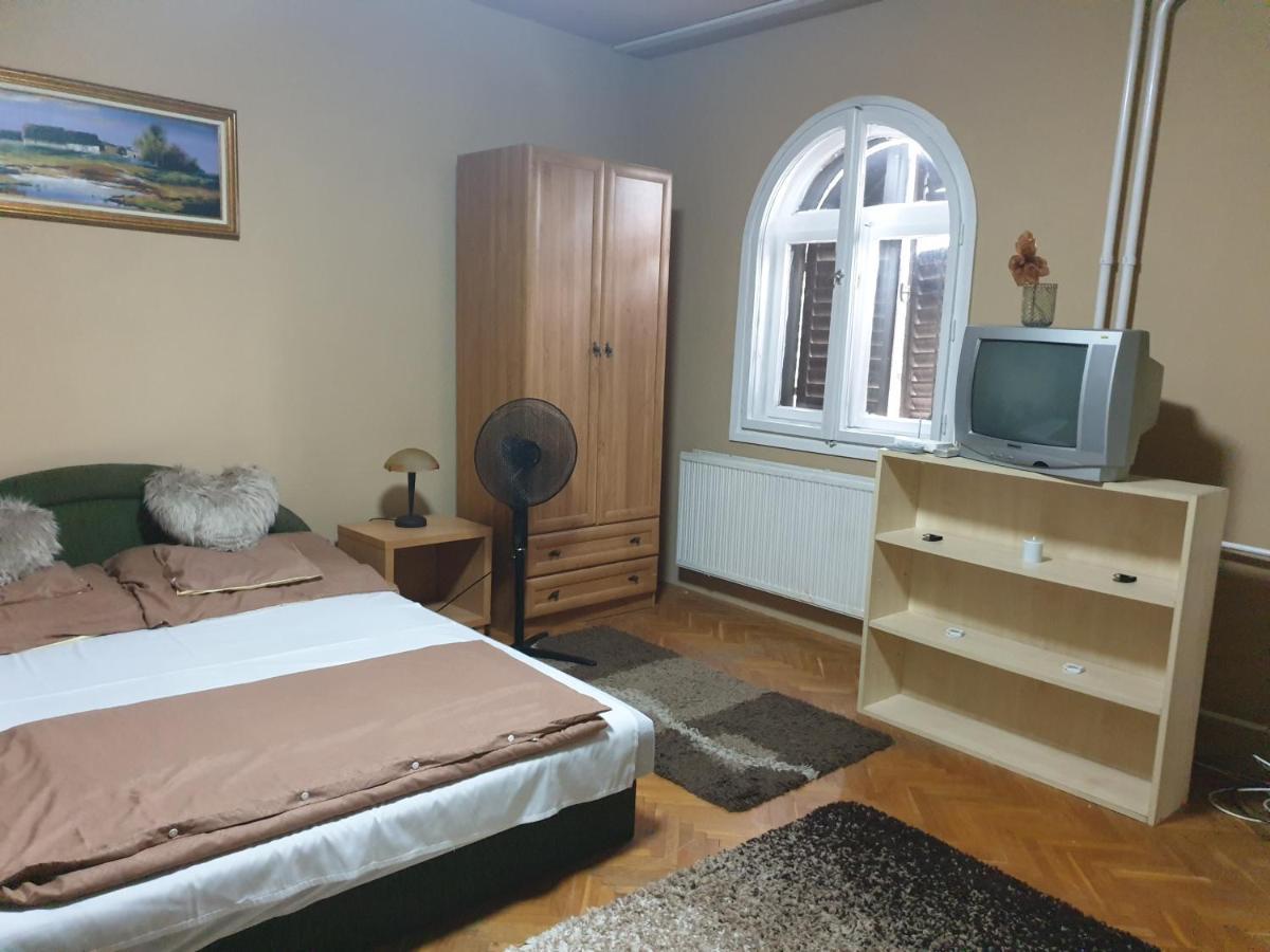 Izisz Ντέμπρετσεν Εξωτερικό φωτογραφία